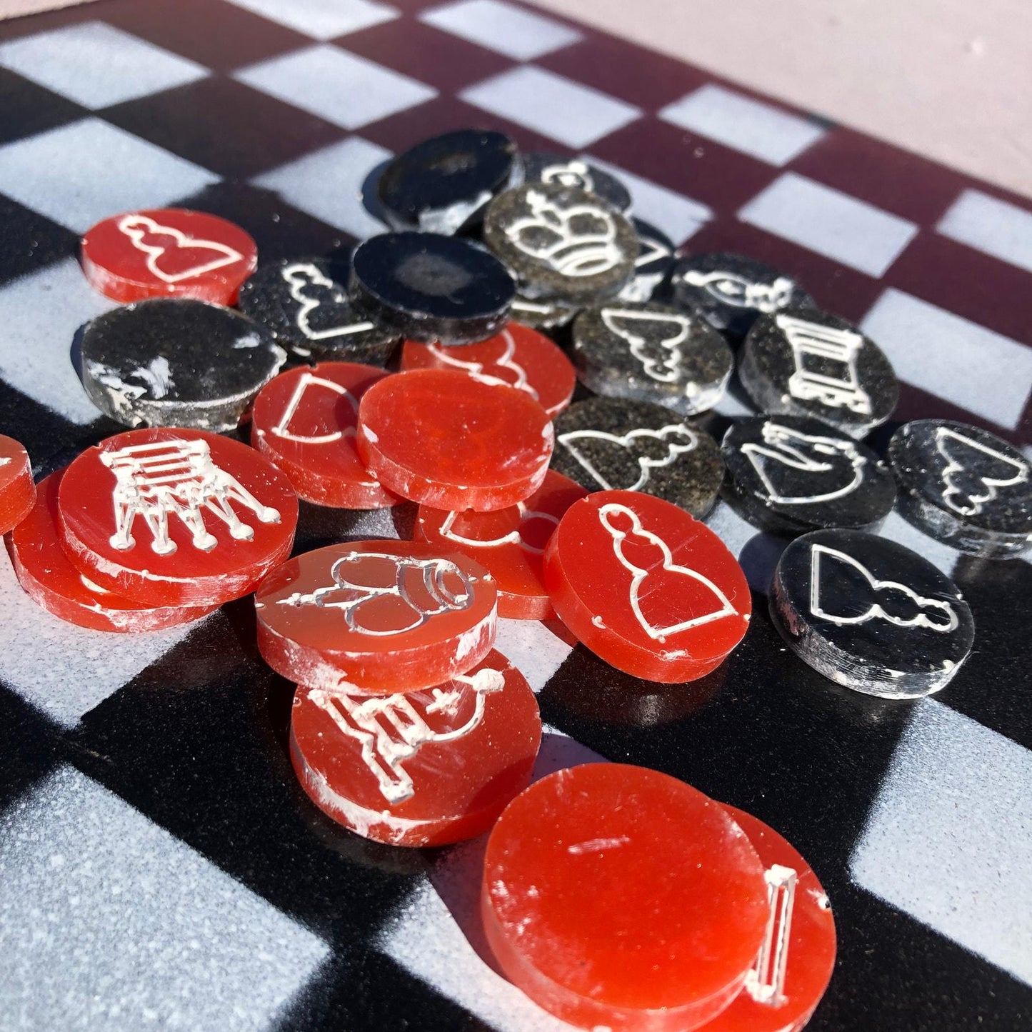 Chess Set - Red/Black Fade