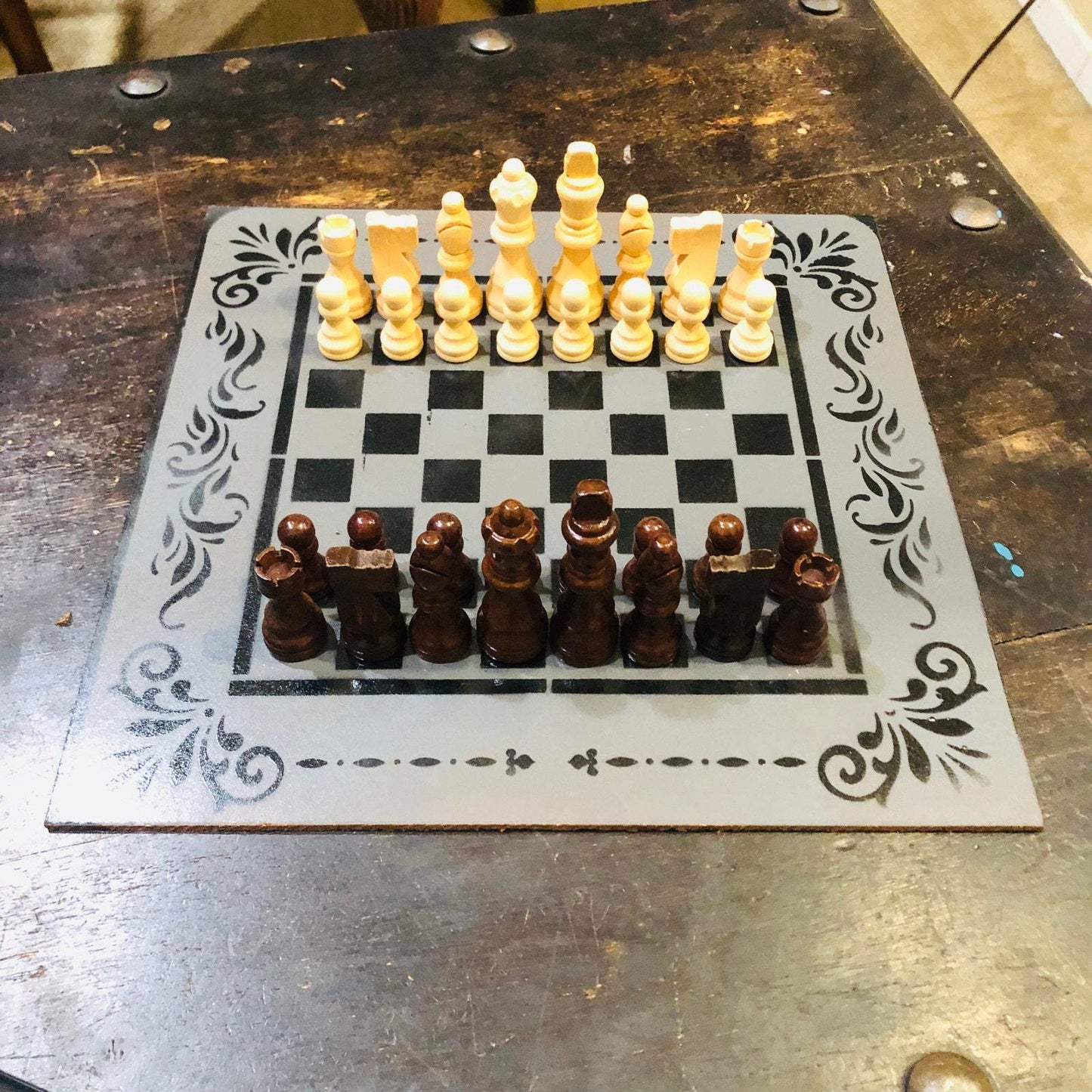 Chess Set - Simple Gray & Black