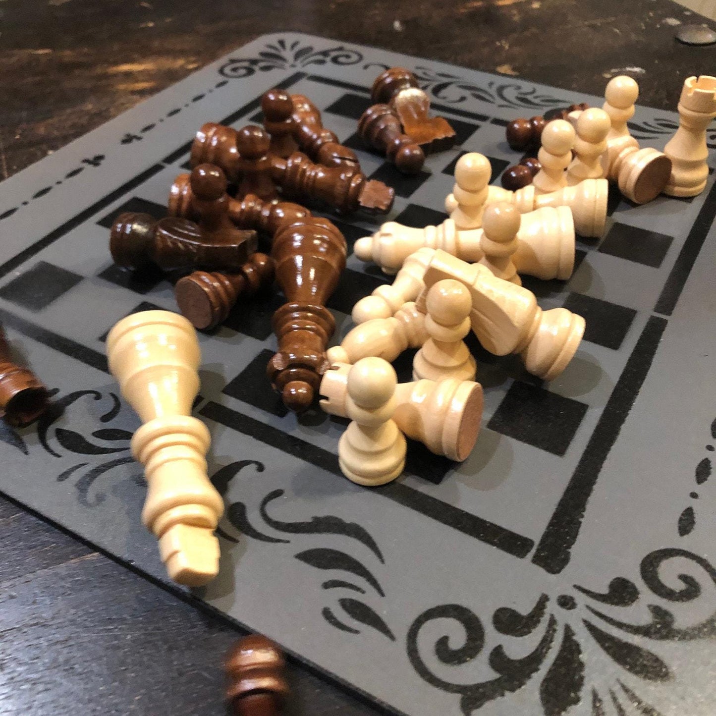 Chess Set - Simple Gray & Black