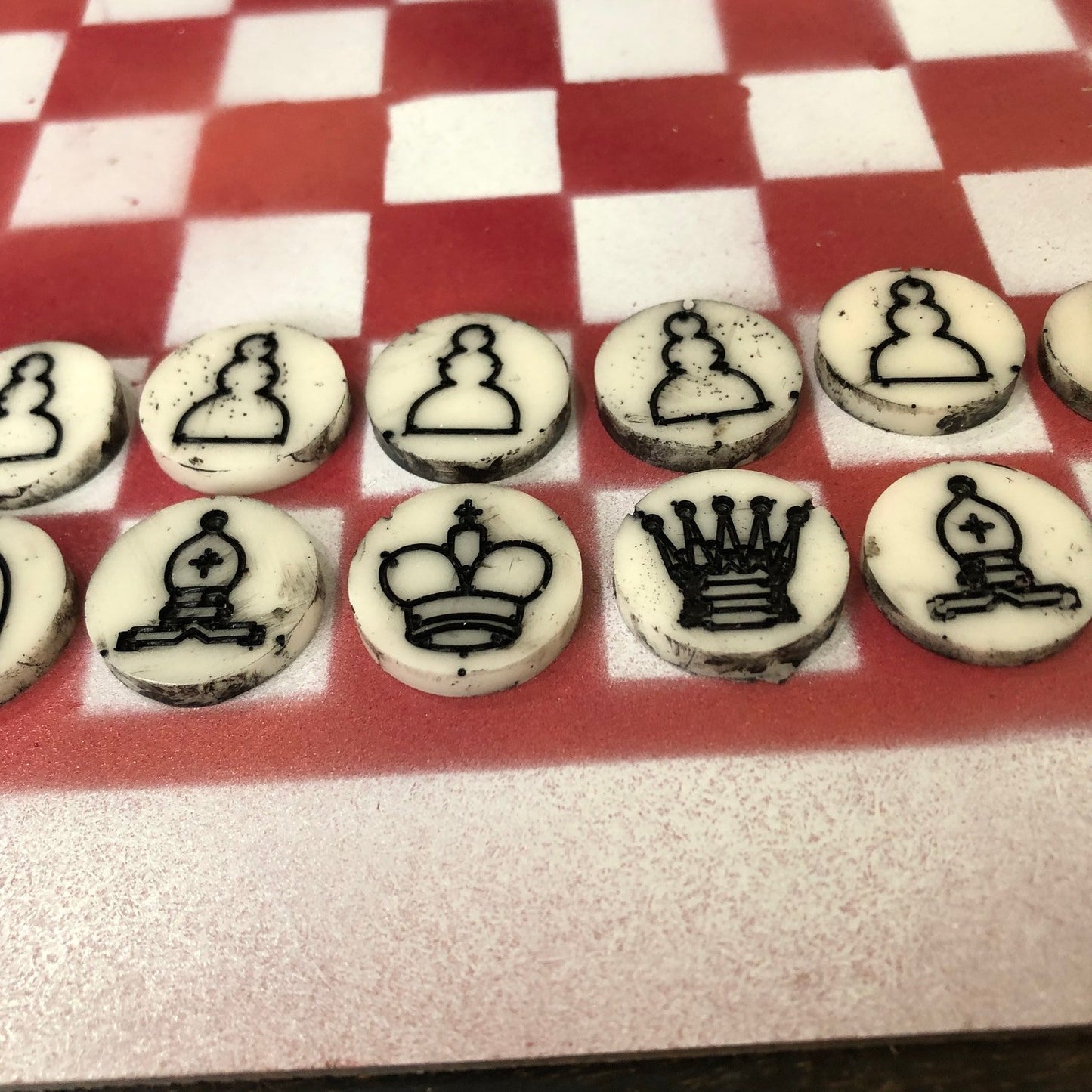 Painted Chess Set - Simplistic Red (Resin Pieces)