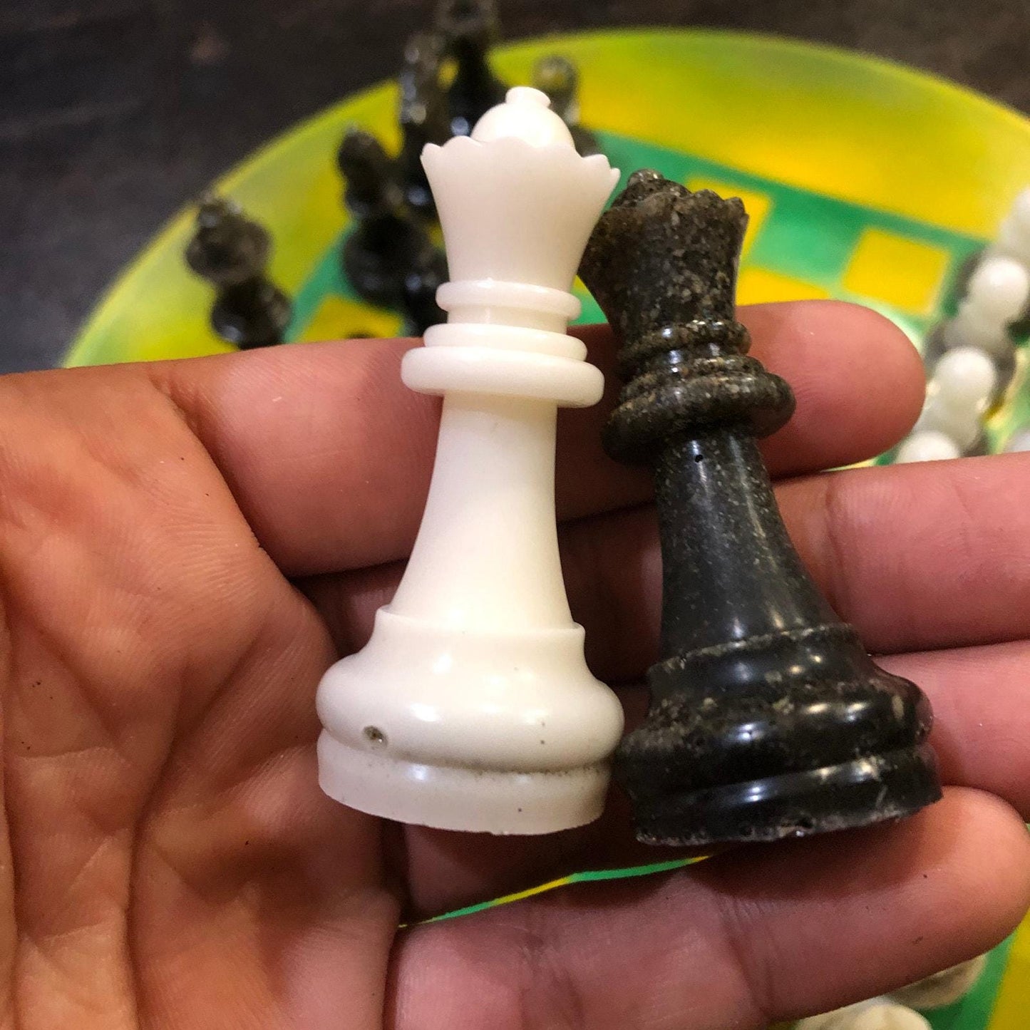 Vinyl Chess Set - Oregon Green (Resin Pieces)