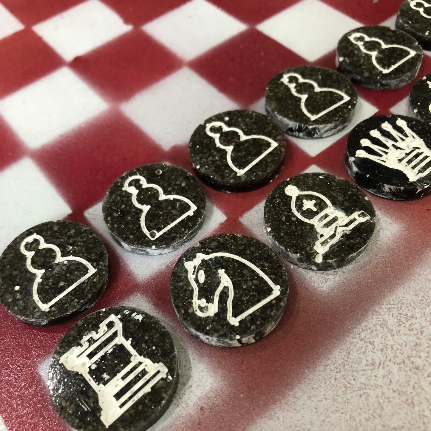 Painted Chess Set - Simplistic Red (Resin Pieces)