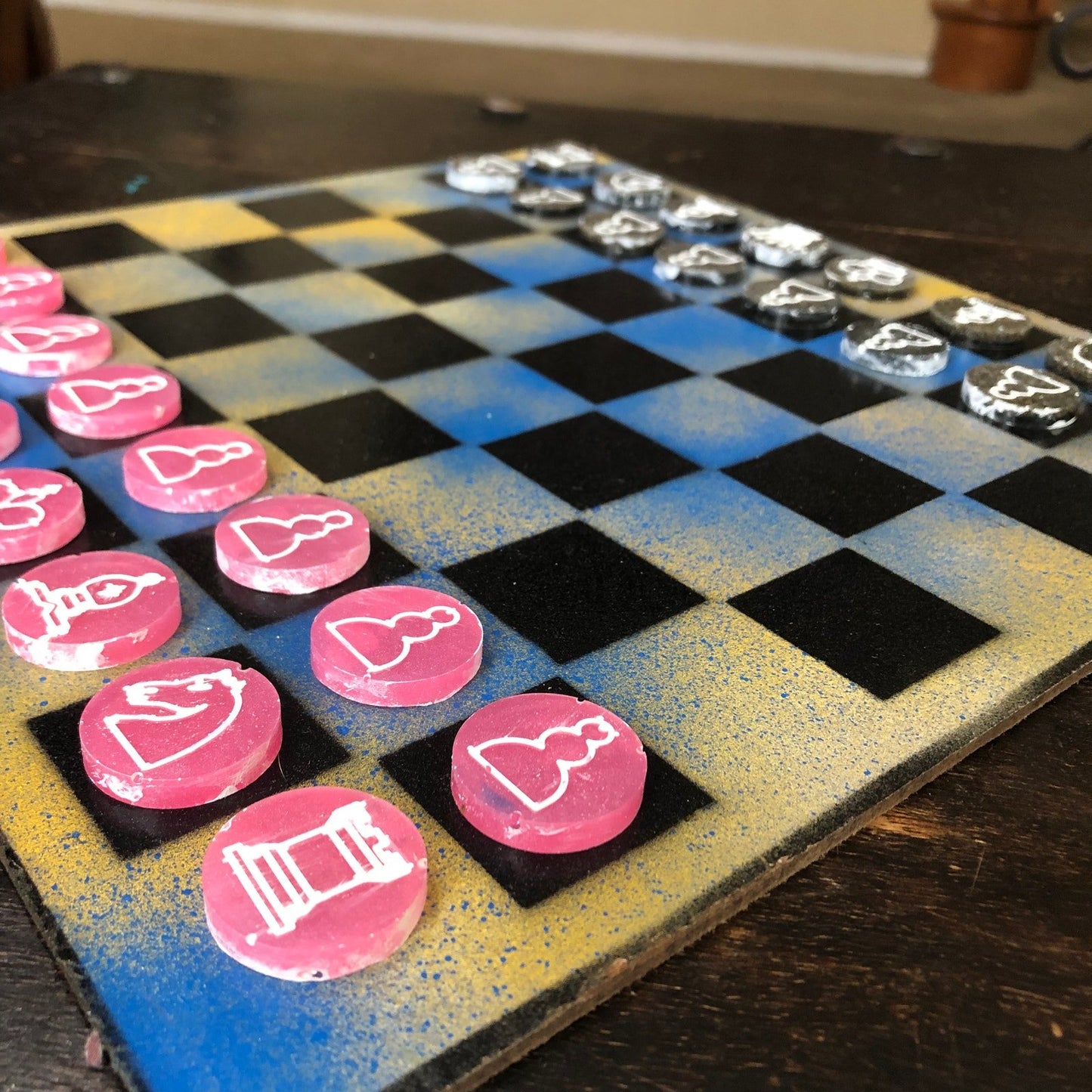 Painted Chess Set - Blu Yellow Mix (Pink Pieces)