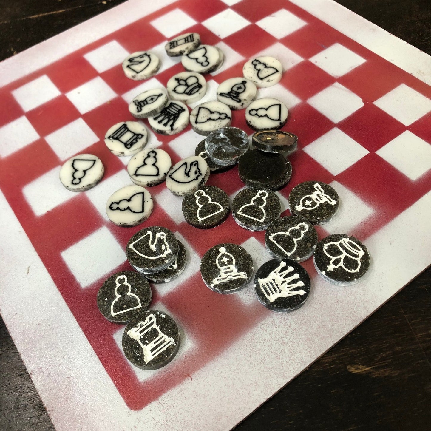 Painted Chess Set - Simplistic Red (Resin Pieces)