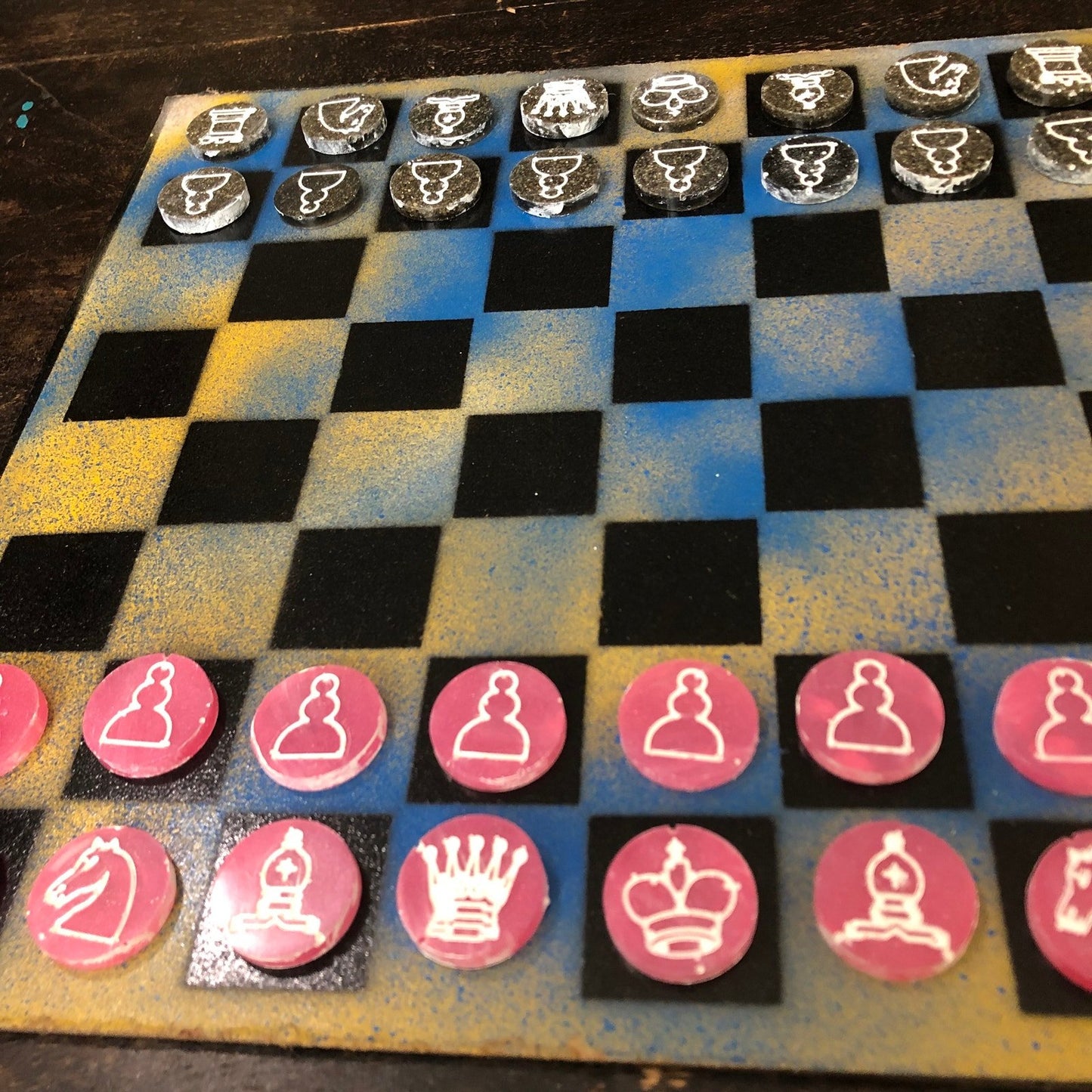 Painted Chess Set - Blu Yellow Mix (Pink Pieces)